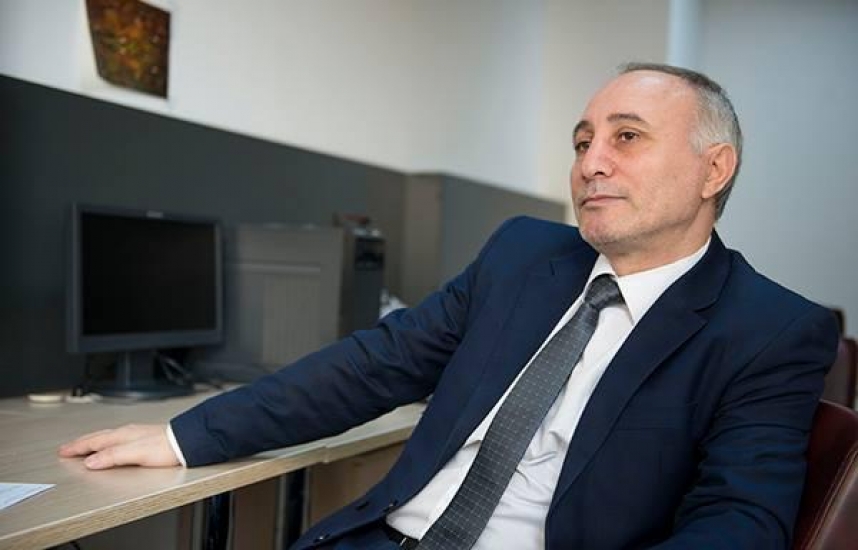 Harda gecələyim bəs, ayrılığın ucundan   – Günün şeiri