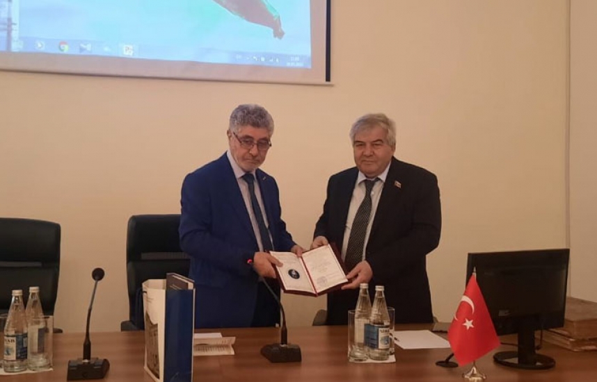  Sabir Rüstəmxanlıya fəxri doktor adı verildi 