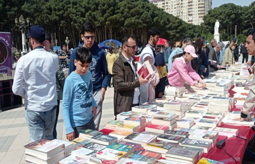 Xırdalanda kitab sərgisi   - Fotolar