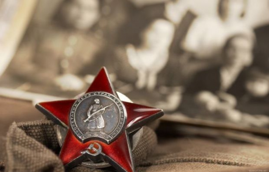 Niyə köks ötürürsən o düşəndə yadına?   - Günün şeiri