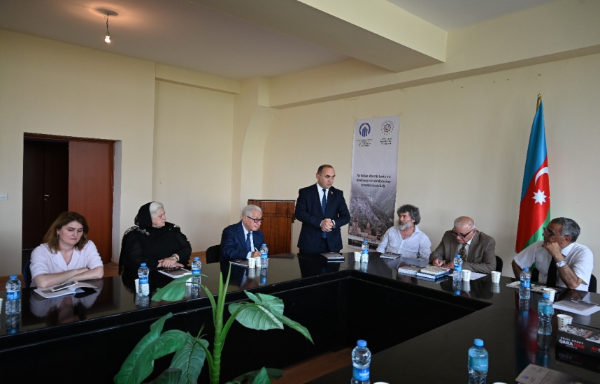 Alban abidələri ilə bağlı kitabın müzakirəsi keçirilib  - Foto